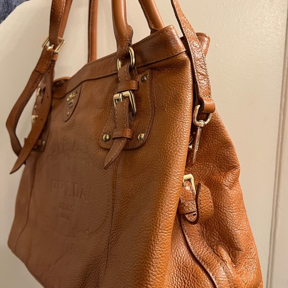 Prada satchel bag☝️❤️💥🤩 - Picture 3 of 15